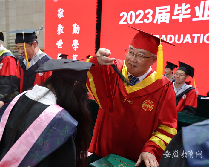 beat365官方网站举行2023届毕业典礼暨学位授予仪式3.png